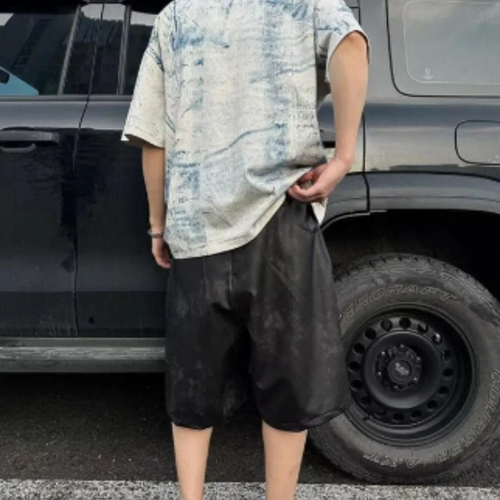 Loose fit round neck t-shirt in solid color with Korean style dirty print and washed aging effect.