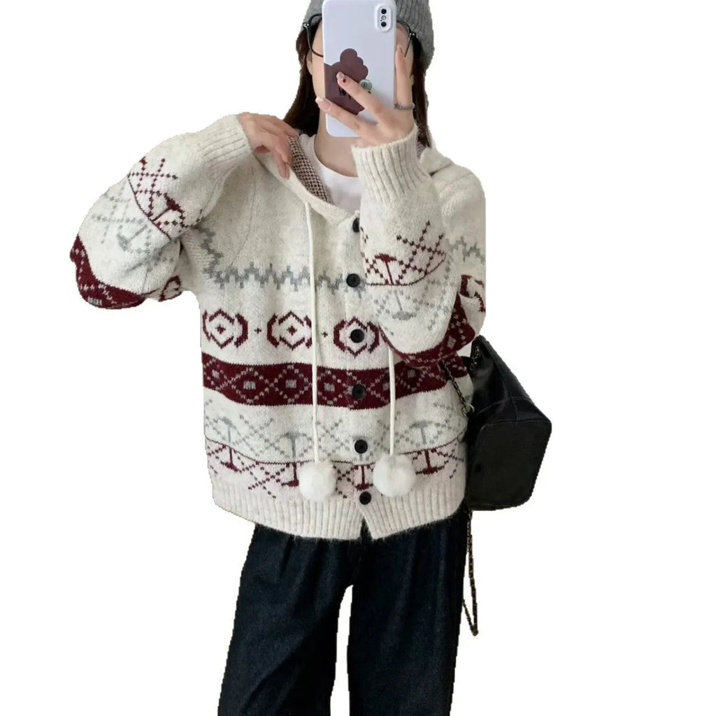 Idle style loose-fit brocade sweater coat for women in geometric pattern, available in milky white or grey