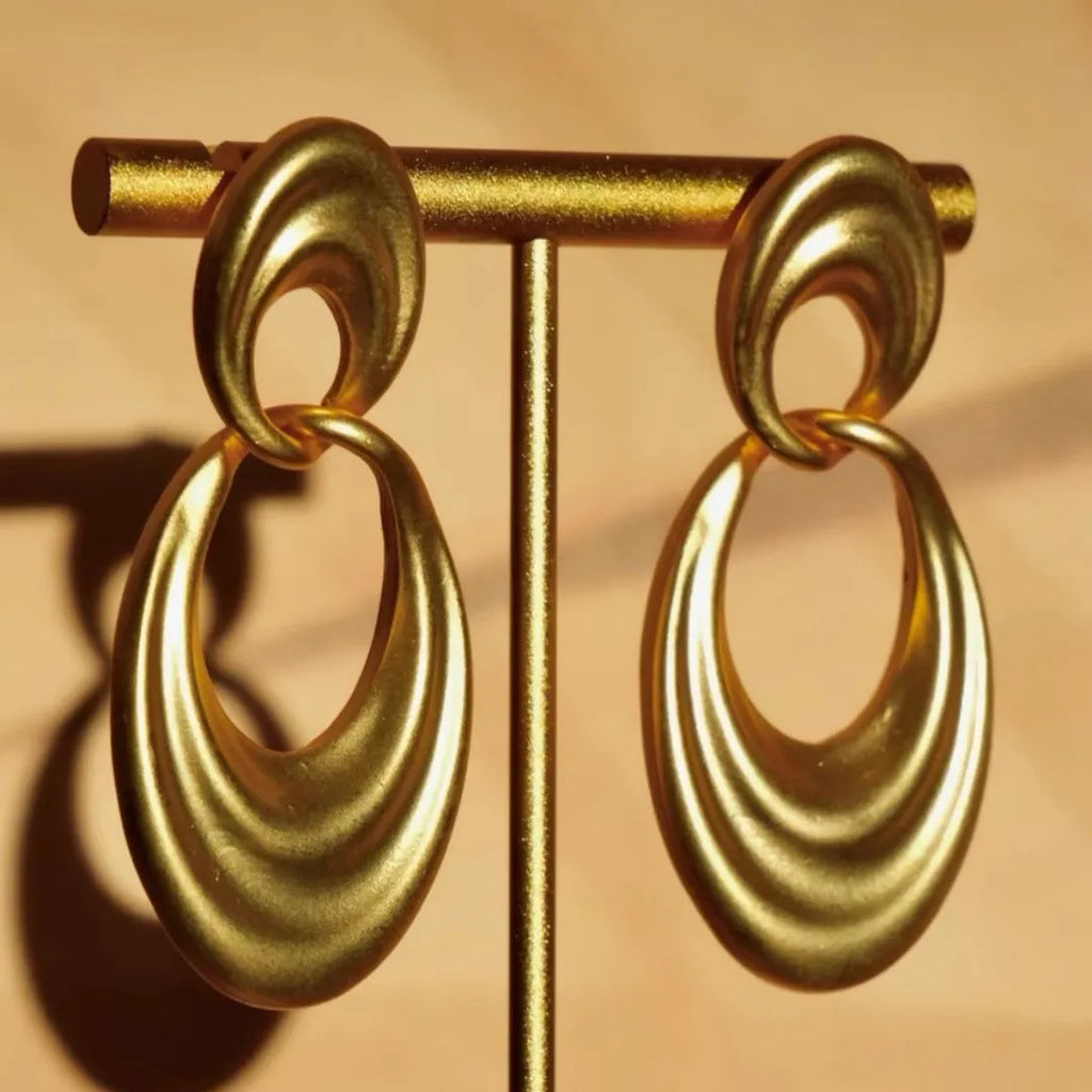 Plain gold double circle French retro earrings with geometric design and U-shaped posts