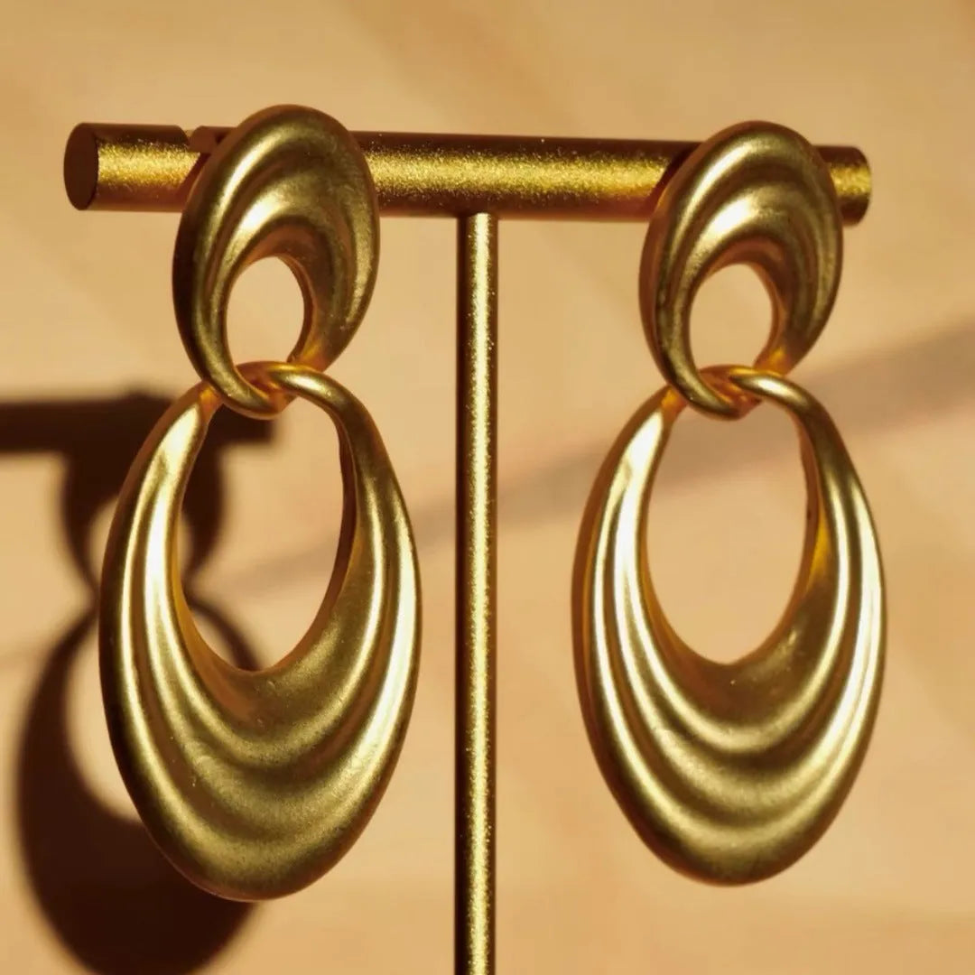 Plain gold double circle French retro earrings with geometric design and U-shaped posts