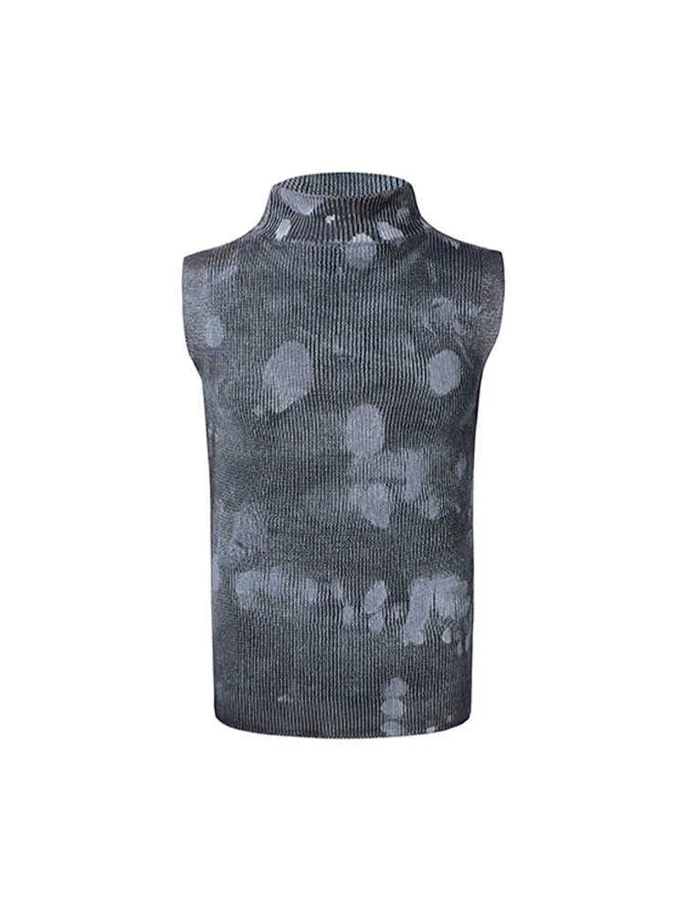 Black men's sleeveless T-shirt with silver pastebrushing wool vest pattern and stand collar