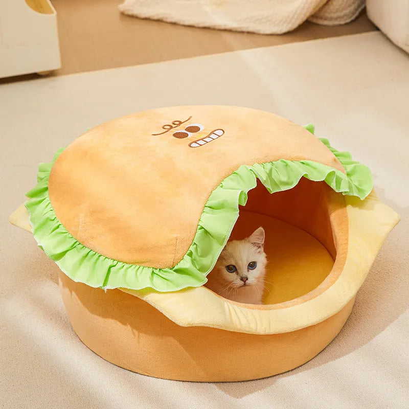 Medium disassemblable cat kennel and house showing closed winter design with removable roof