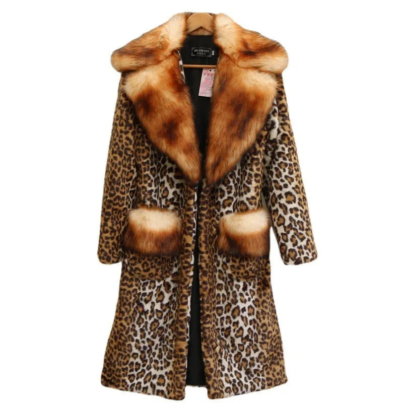 Women's long artificial fur jacket with leopard print pattern and regular sleeves
