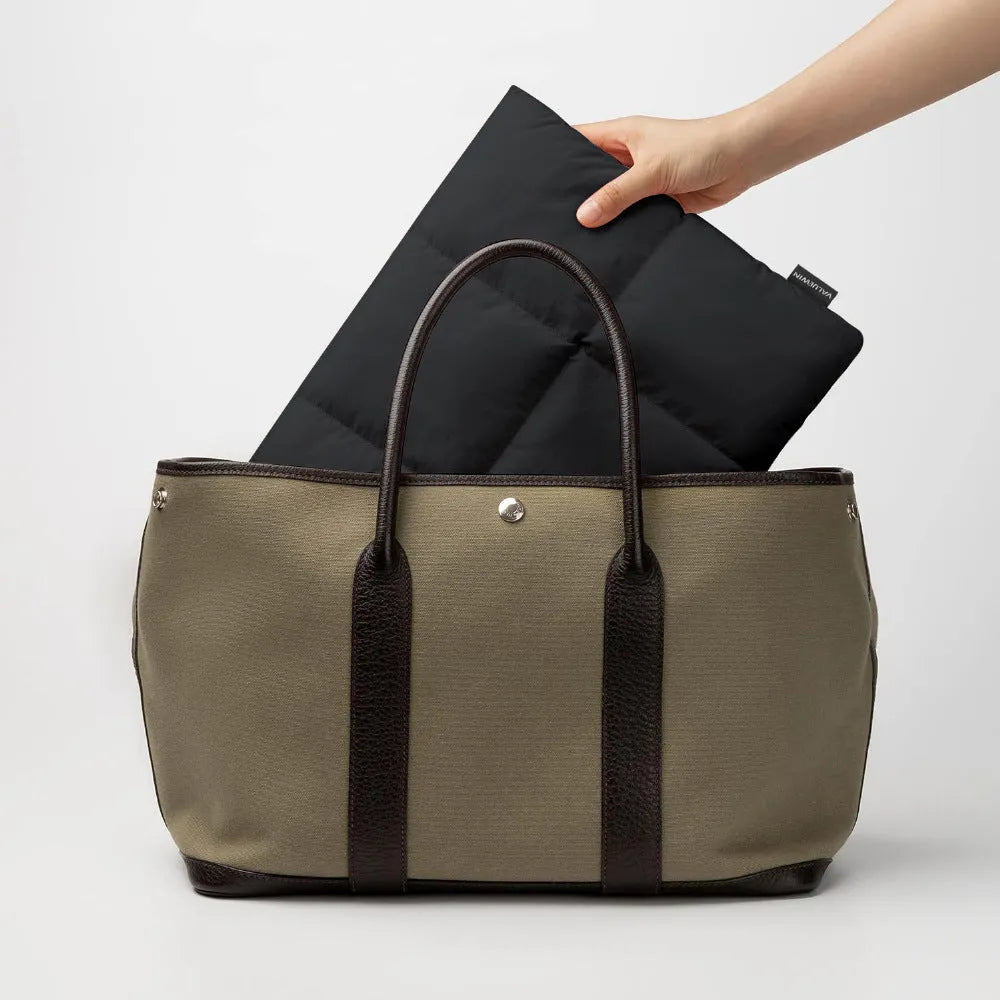 Soft polyester laptop sleeve in black with European retro stitching for 13-15.6 inch laptops
