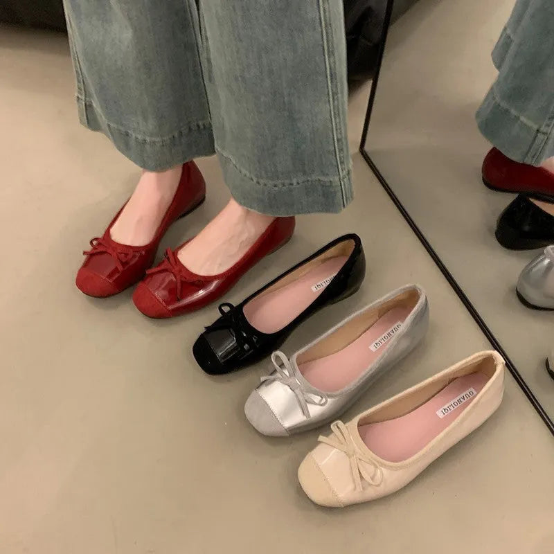 Retro style women's ballet flats with square toe and bow detail in Mary Jane design