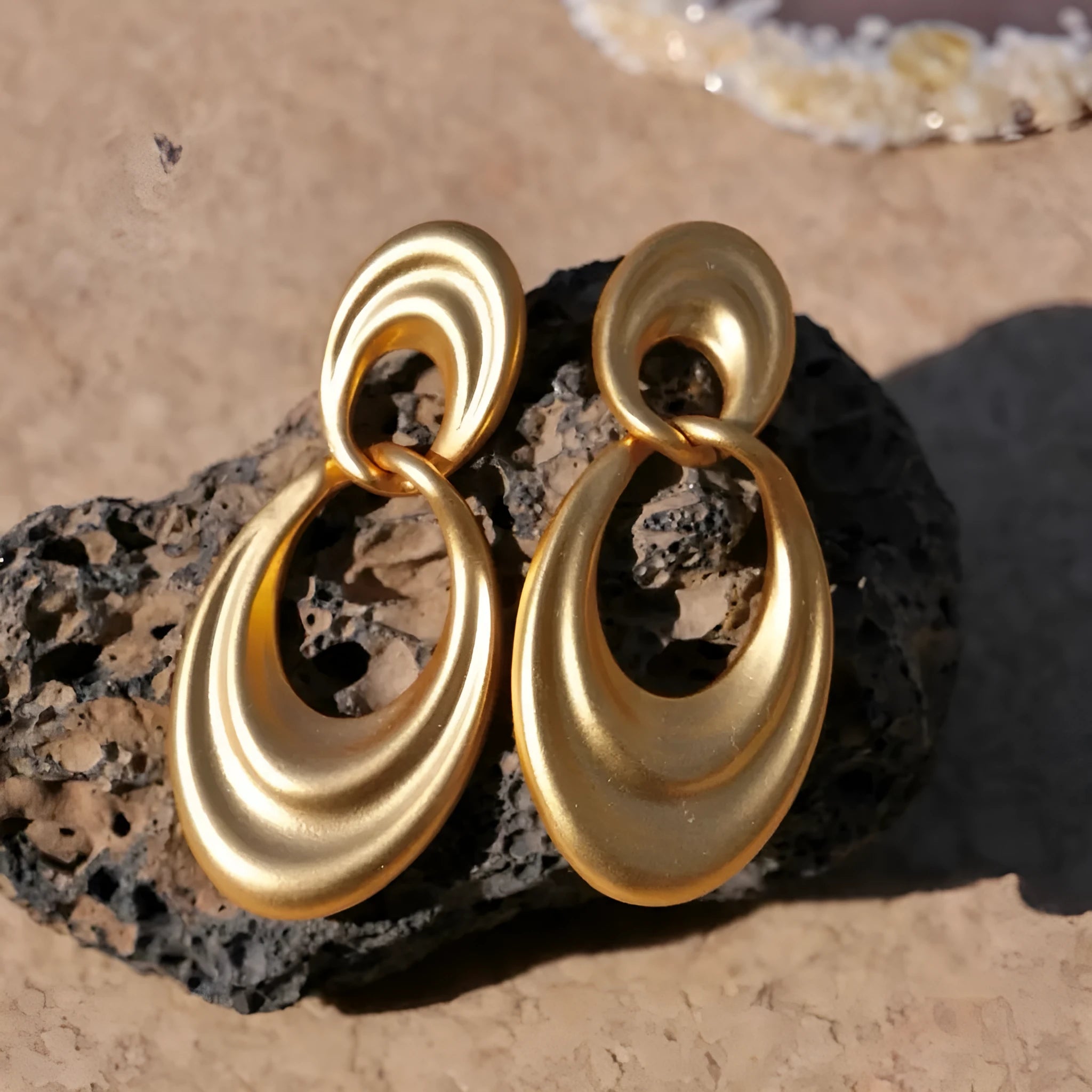 Plain gold double circle French retro earrings with geometric design and U-shaped posts