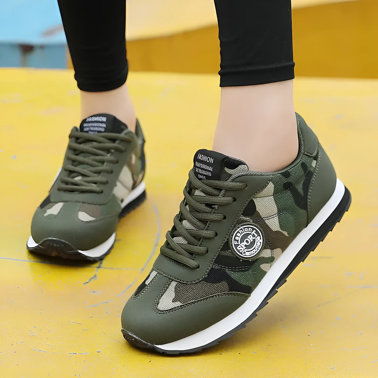 Camouflage patterned suede running shoes with mesh lining and foam soles