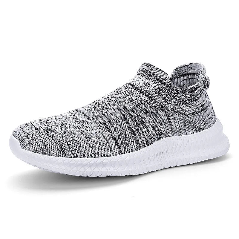 Men's breathable Flyknit low top trainers in black, blue, gray or yellow, sizes 39-47