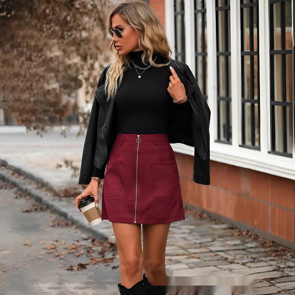 Women's high waist short skirt with stitching details and side zipper in polyester fabric