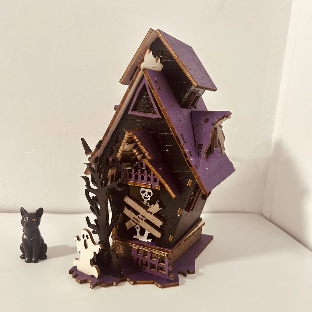 Wooden Halloween haunted house table decoration with luminous design measuring 14x10.5x19cm