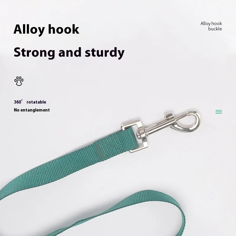 Solid colour nylon dog lead rope in blue, shown with a 120cm length and a hand holding it.