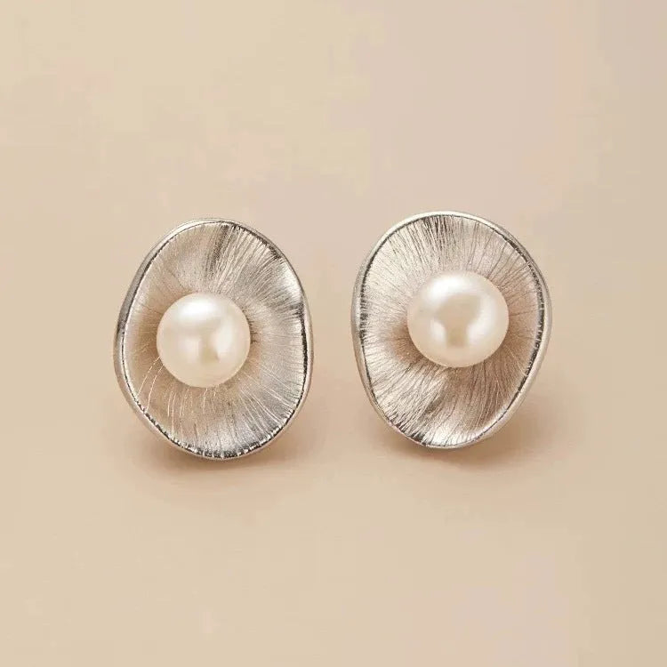 Gold-colour geometric sterling silver earrings with single pearl and needle fastening