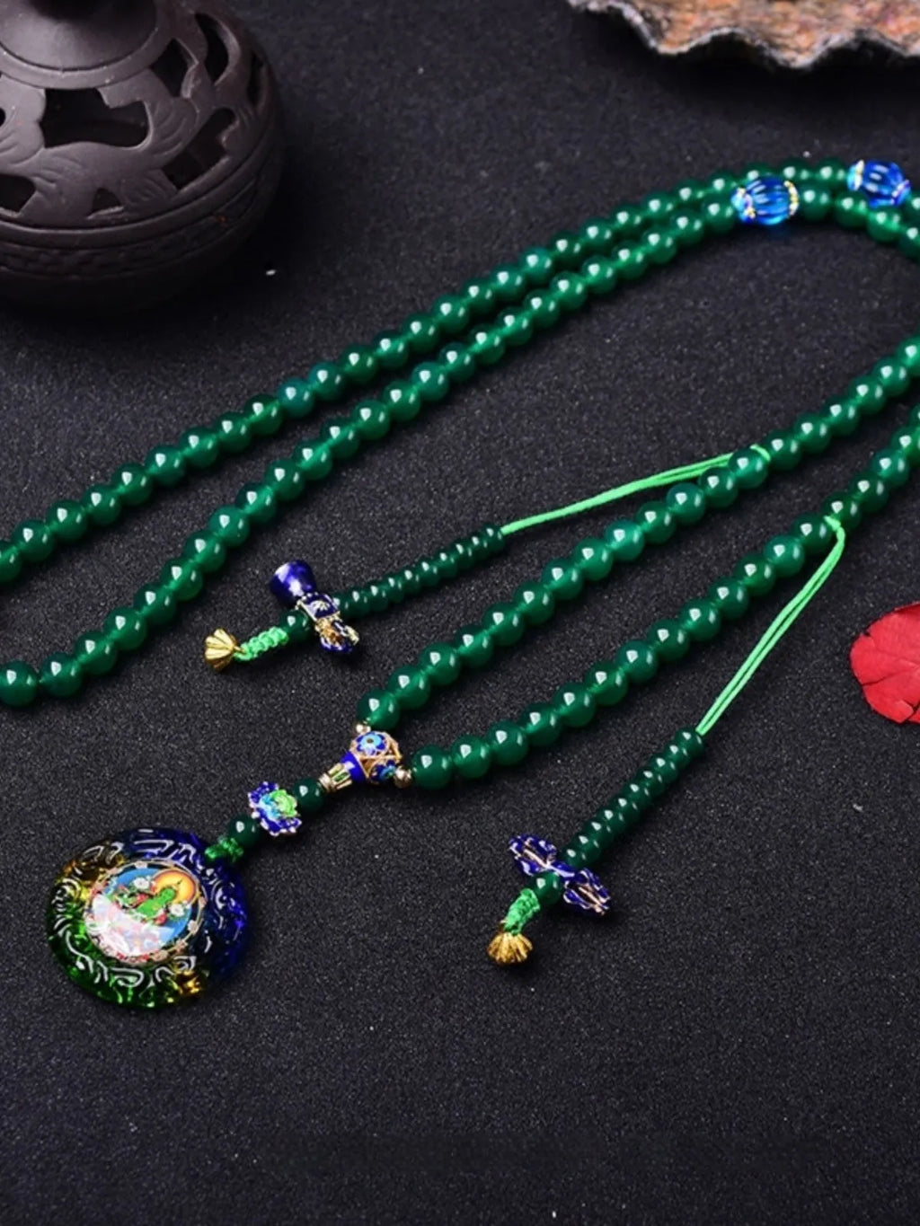 Handmade natural green agate 108 bead bracelet with choice of Thangka pendant or Buddha beads.