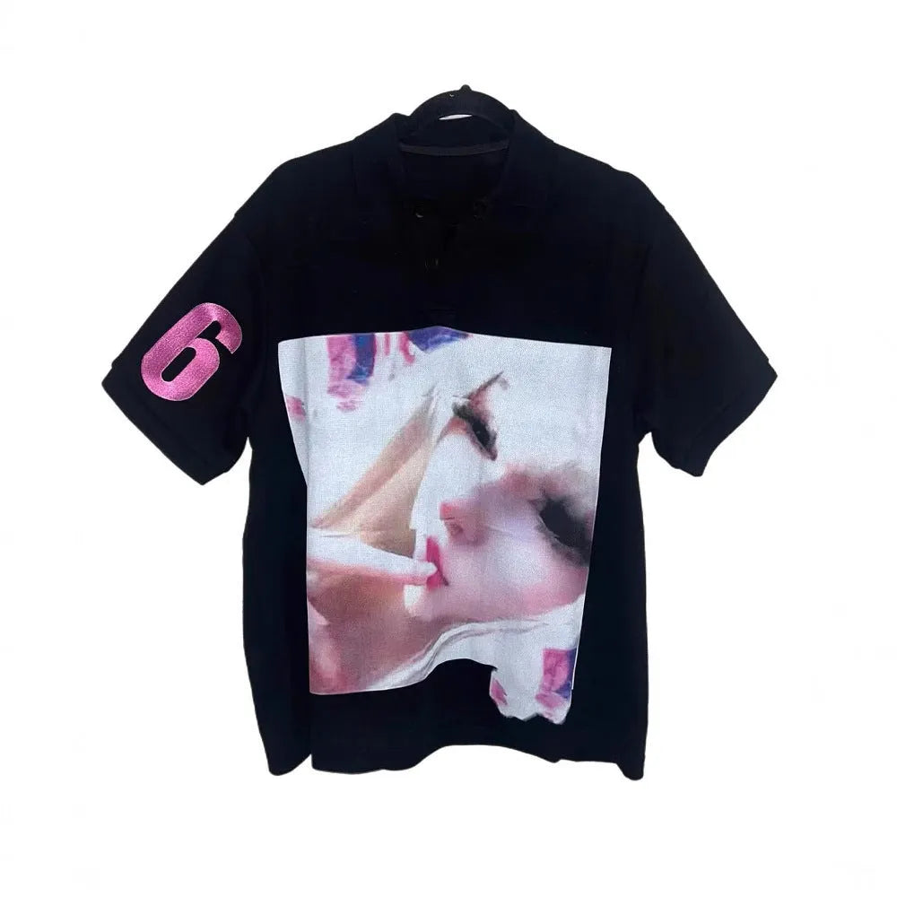 Polyester polo shirt with printed pattern in straight fit with short sleeves