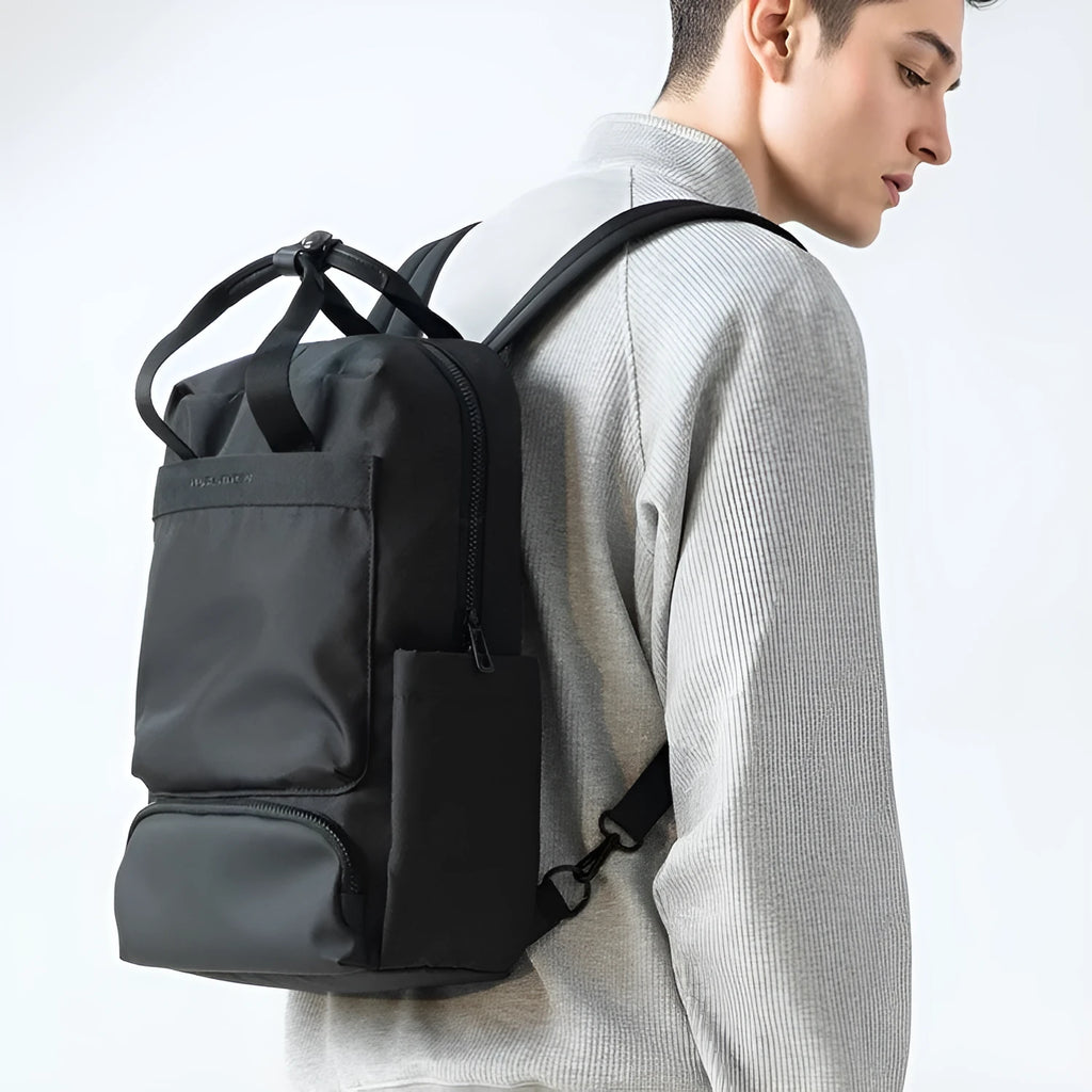 Lightweight computer backpack in elegant black made from Oxford cloth with 20-35L capacity