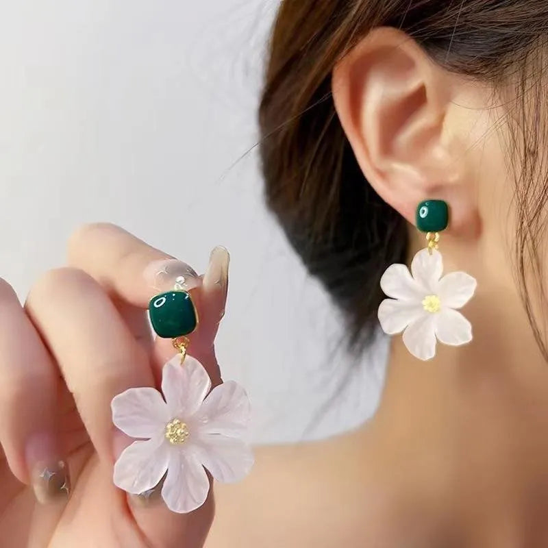 Sterling silver needle flowers earrings with dark green colour accents on alloy base