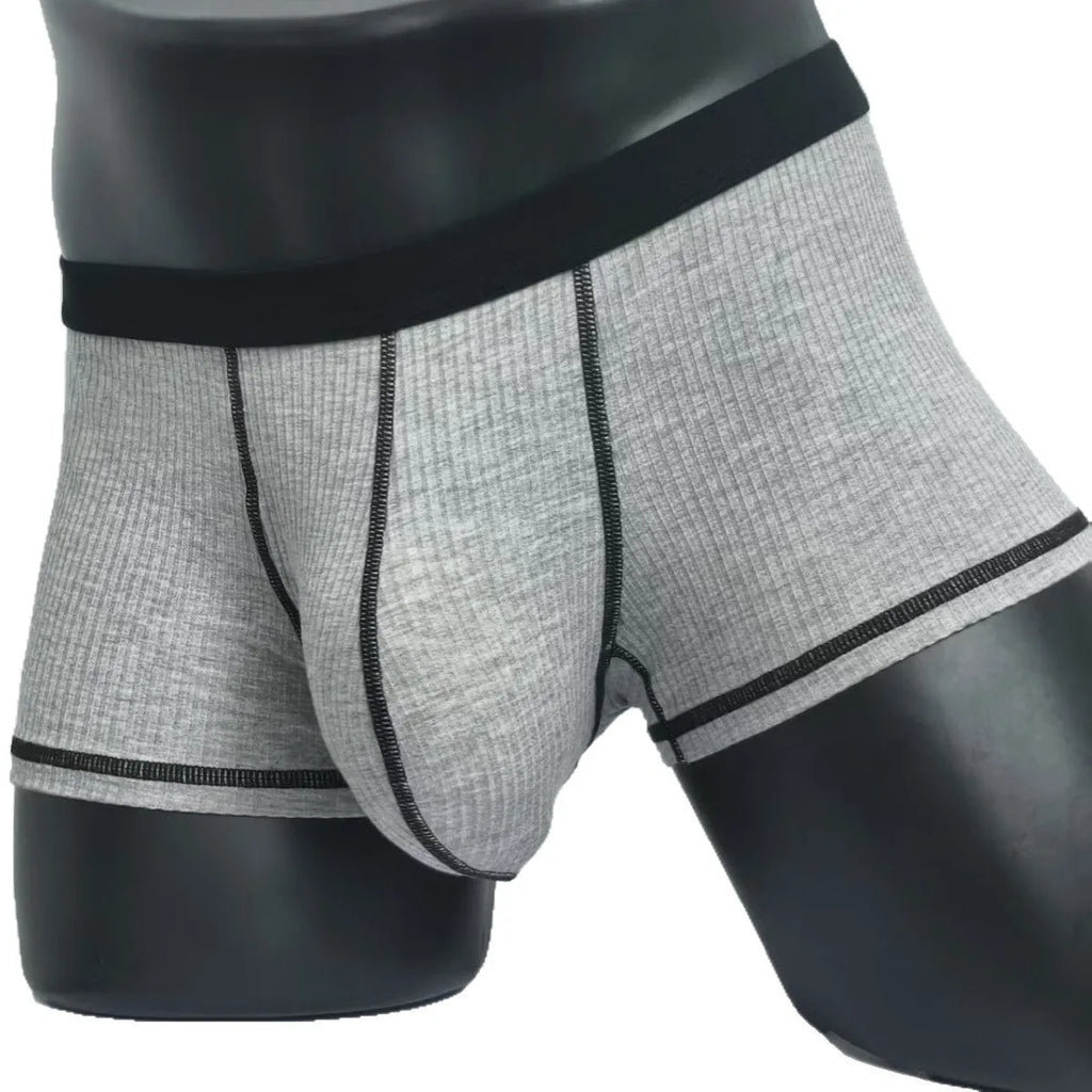 Men's solid colour boxer shorts in breathable fibre fabric on a plain background.