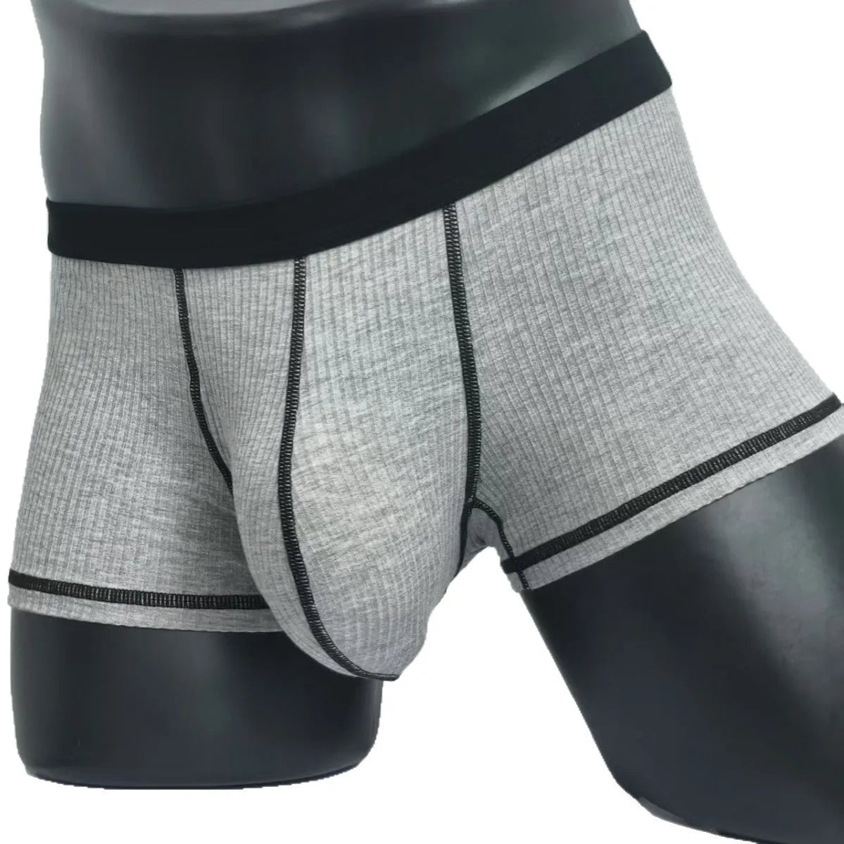 Men's solid colour boxer shorts in breathable fibre fabric on a plain background.