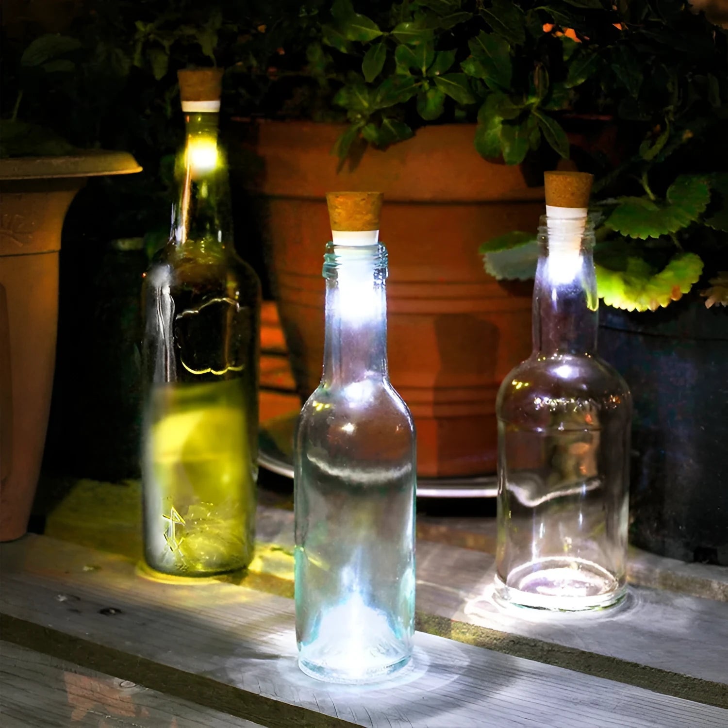 White LED rechargeable bottle cap light with plastic housing, 30mm diameter