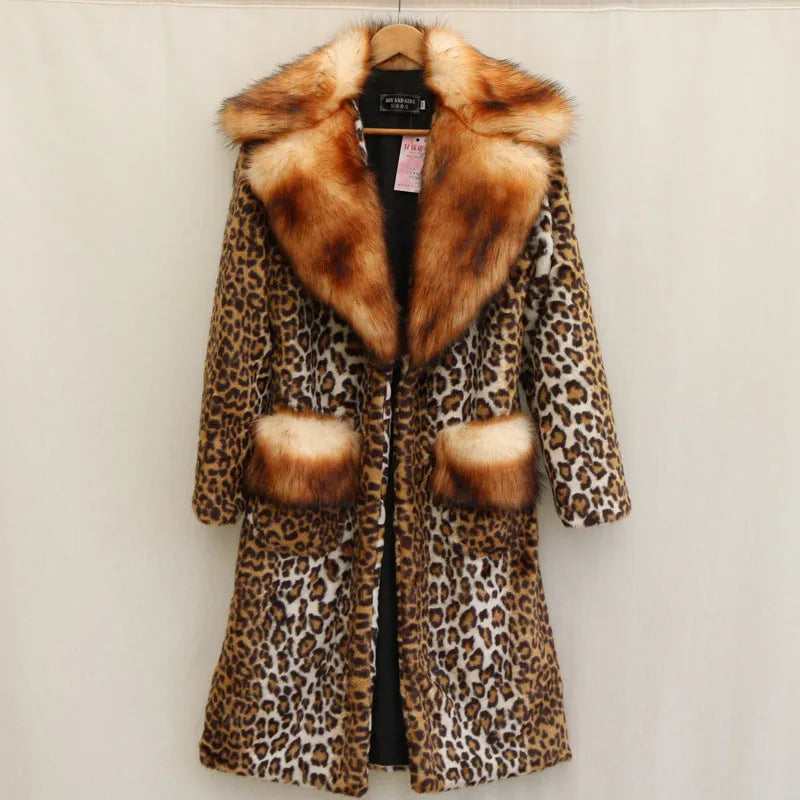 Women's long artificial fur jacket with leopard print pattern and regular sleeves