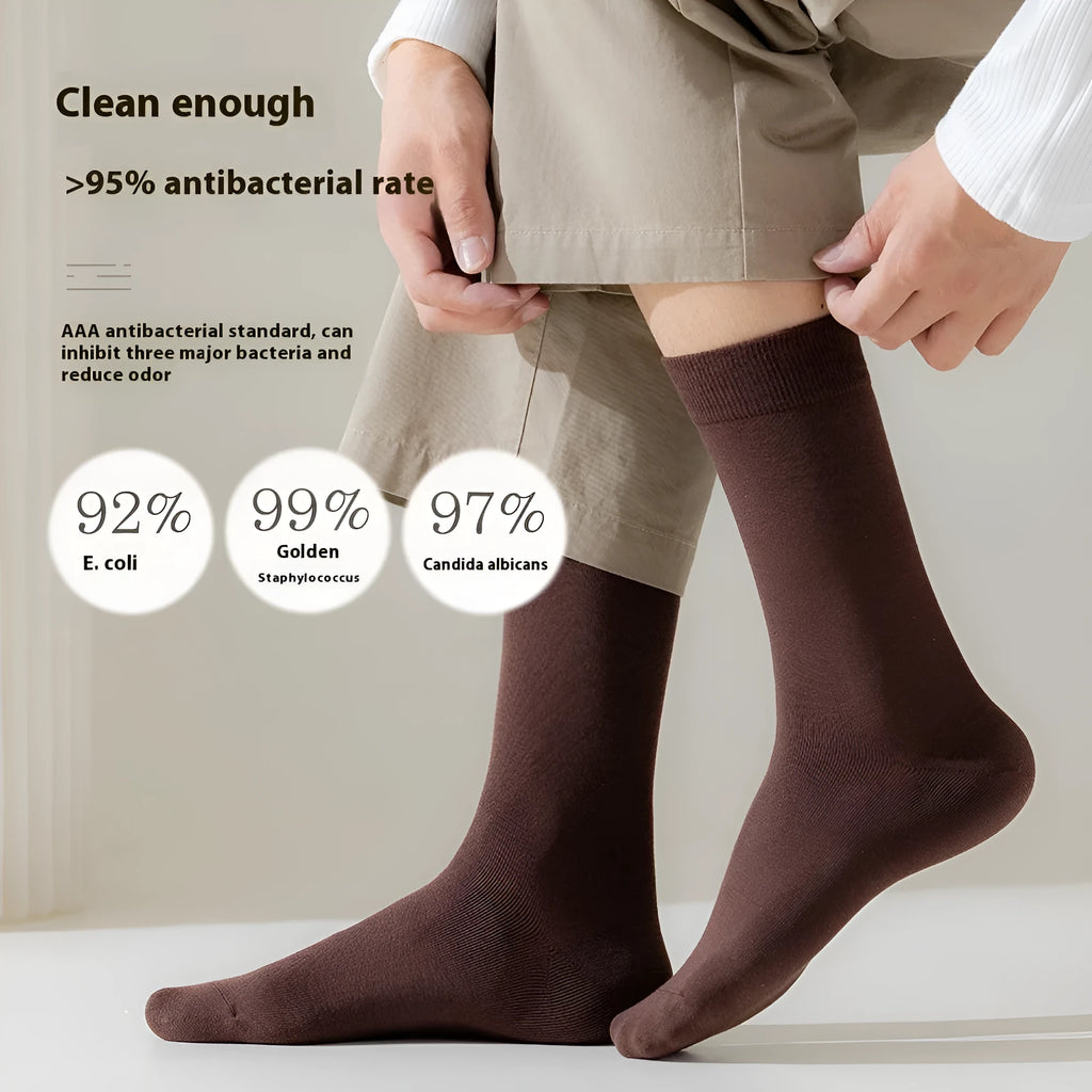 A pair of solid colour men's mid-calf socks in combed cotton, shown in a light grey shade.