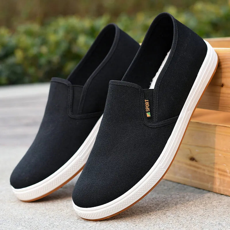 Men's low-top slip-on cloth shoes in canvas with round toe and injection moulded sole