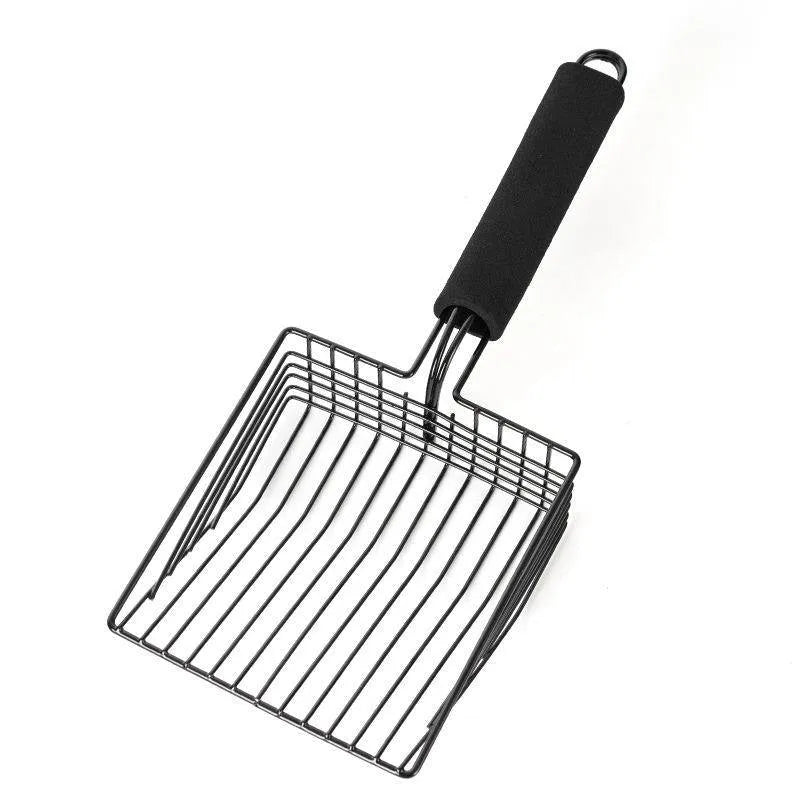 Black metal cat litter scoop with 0.8cm spacing between alloy tines