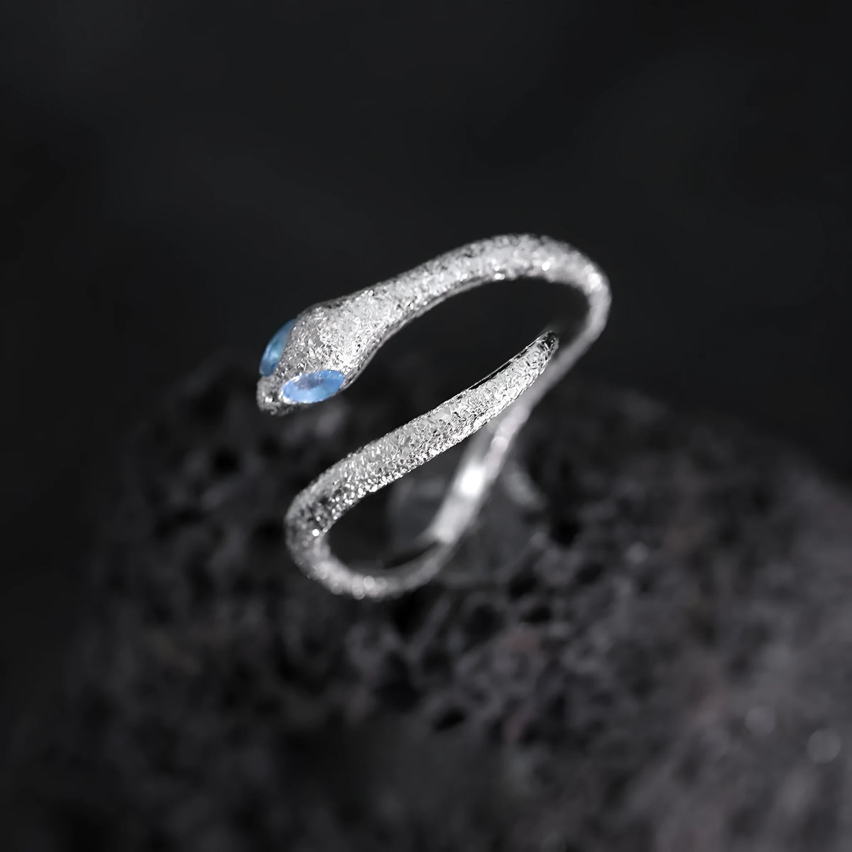 Adjustable silver ring with snake design and white gold electroplated finish for women