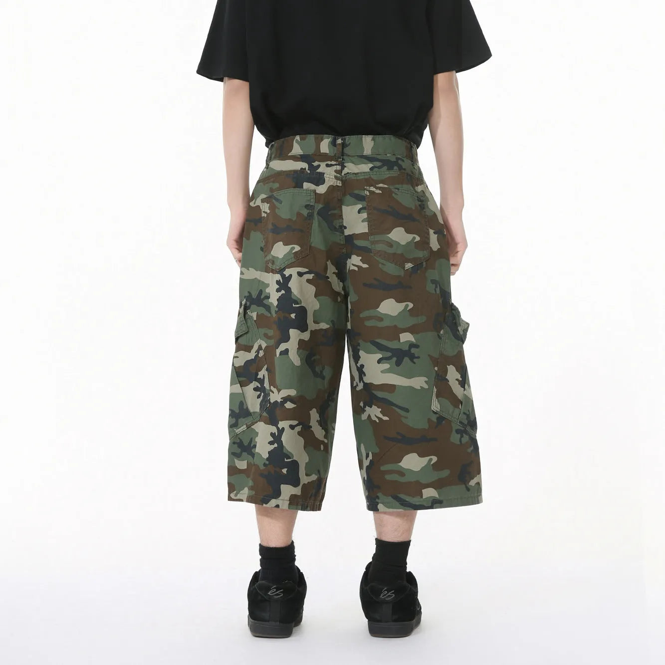 Men's camouflage coloured wide-leg cropped jeans with large side pockets.