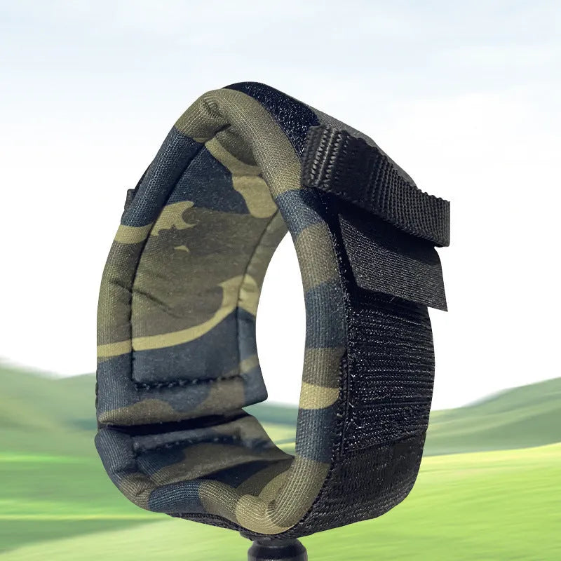 Surfboard leash with hand rope design showing high elasticity and 50kg tension capacity