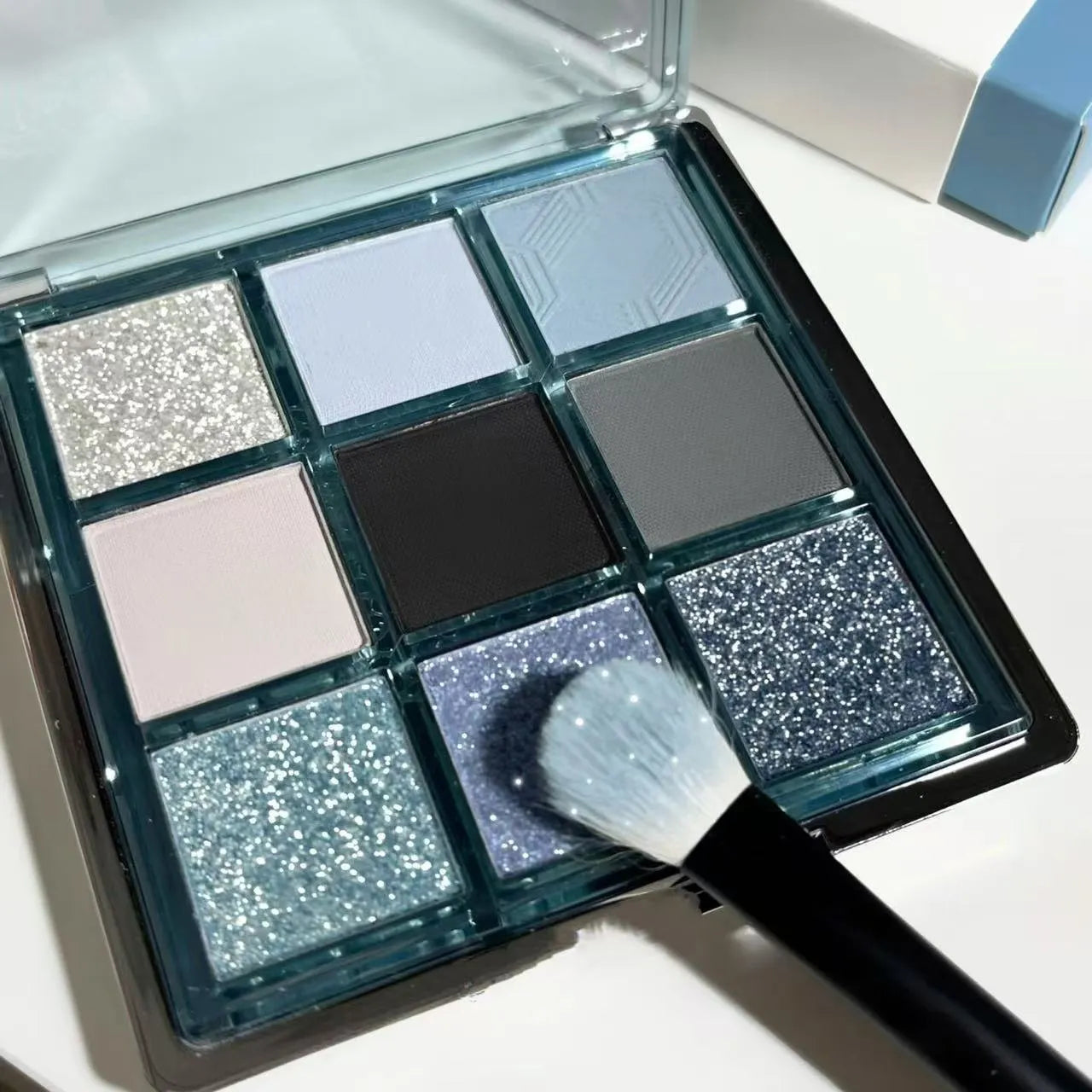 MUGELEEN nine-color eye shadow plate 08 with ice blue matte and shimmer shades for mixed skin