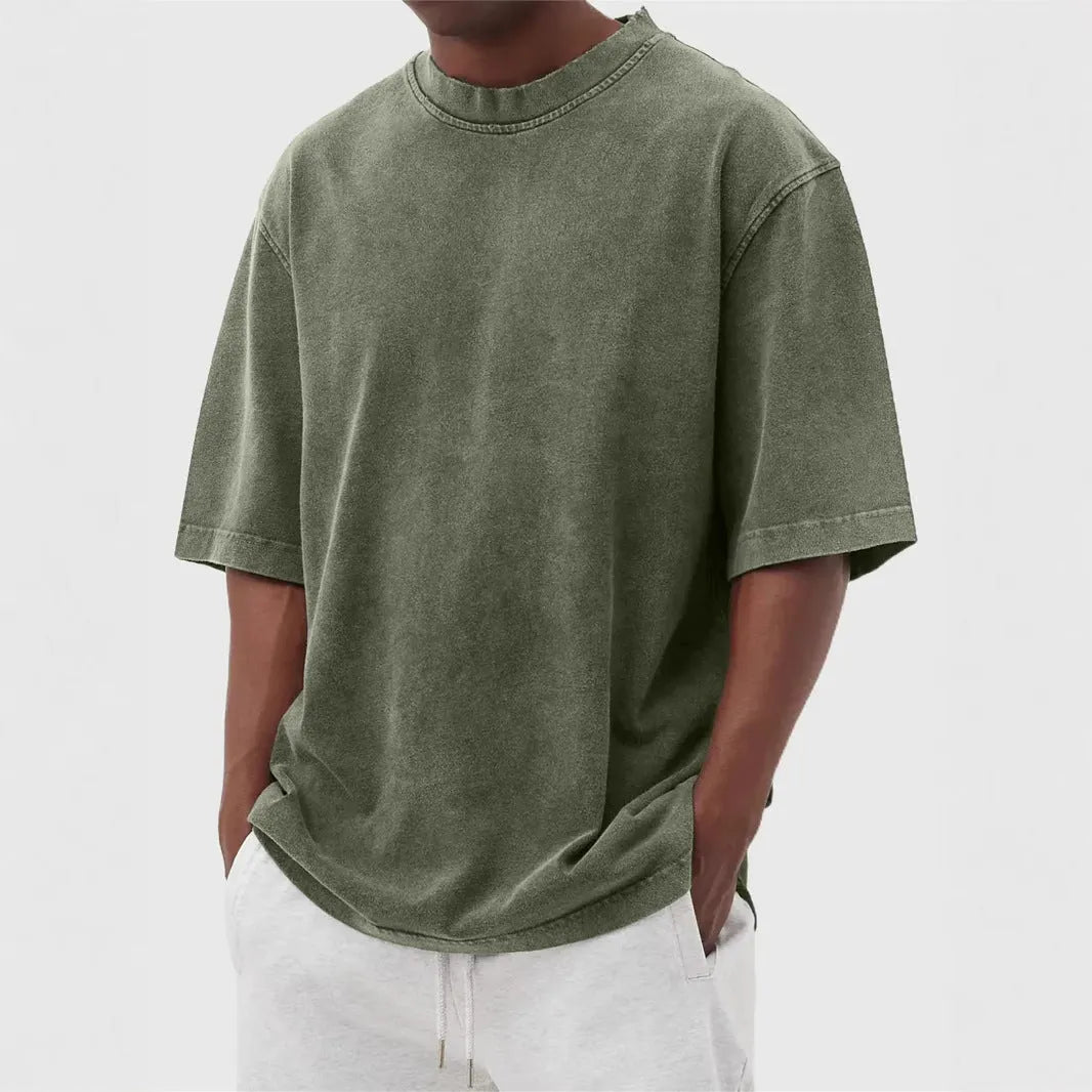 Men's stone-washed polyester pullover t-shirt in loose fit with half sleeves
