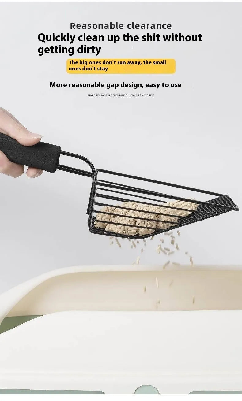 Black metal cat litter scoop with 0.8cm spacing between alloy tines