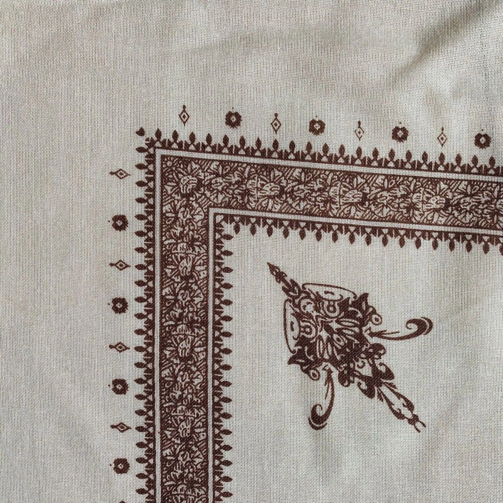 Printed square polyester scarf showing 138cm dimensions, suitable for men and women