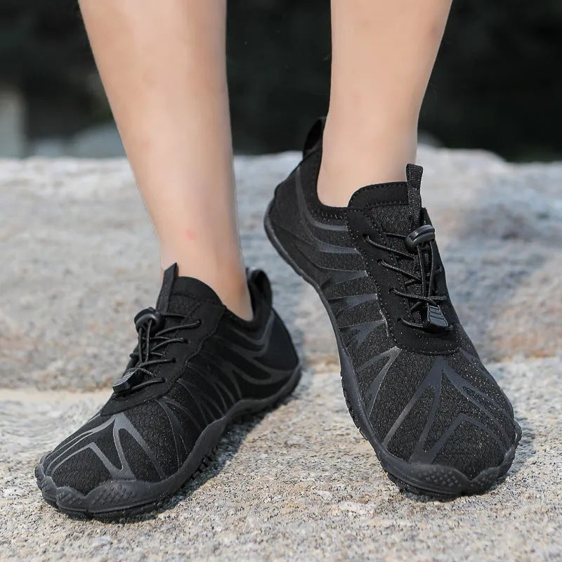 Low-top casual sports running shoes in black colour with a breathable upper and rubber sole.