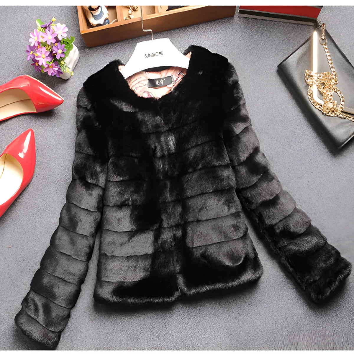 Women's short faux fur top in beige with regular sleeves, 40cm length