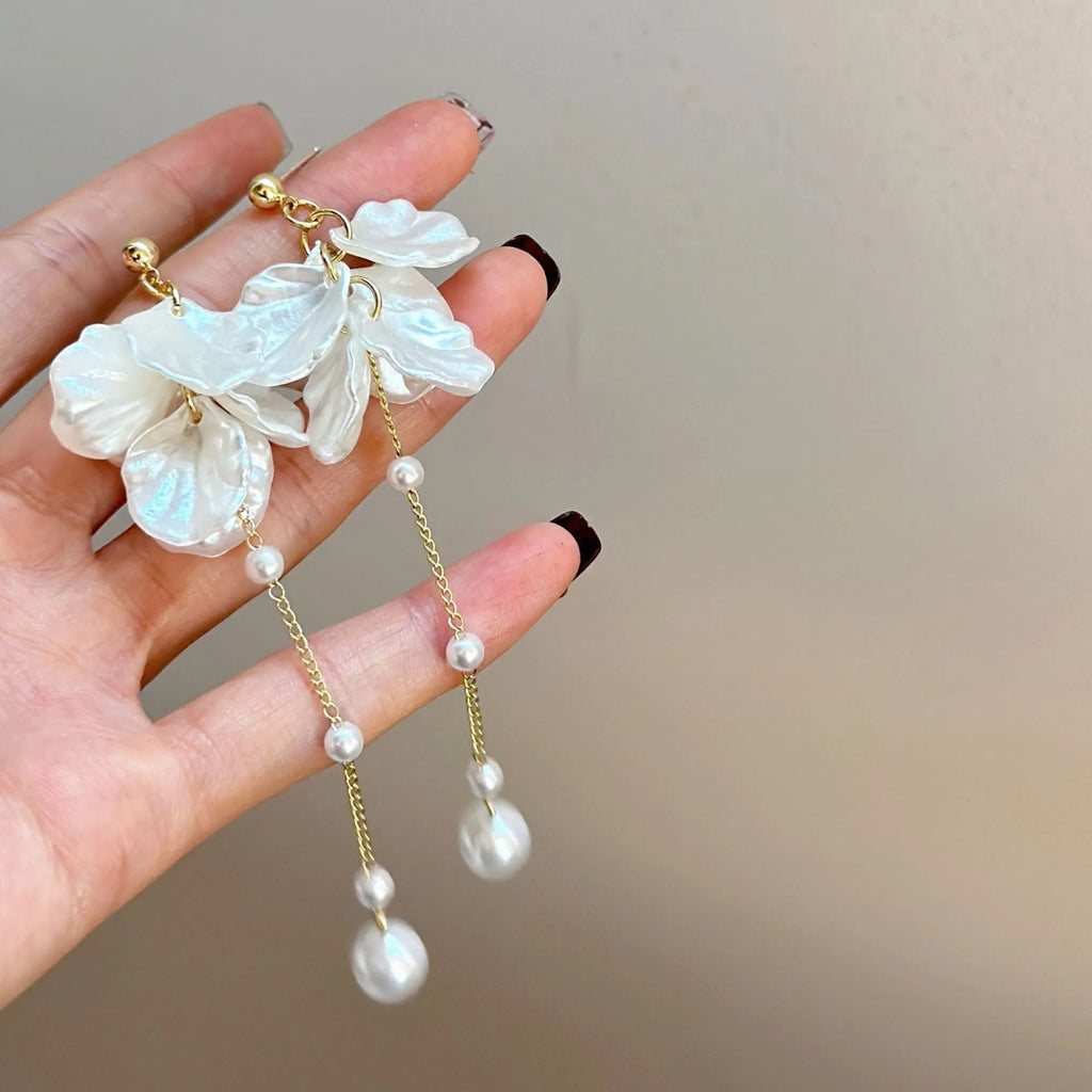 Women's shell-shaped pearl tassel earrings with four clip style options measuring 8.8cm long