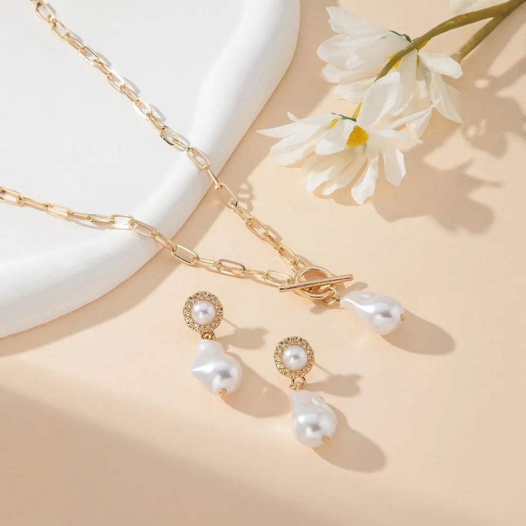 Gold retro Baroque style pearl pendant necklace and matching ear studs set for women