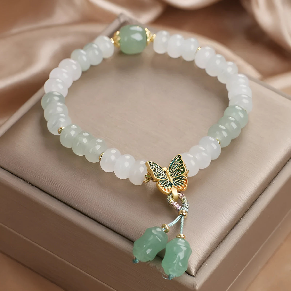 Green crystal abacus bead bracelet with butterfly tassel and pearl rhinestone decoration