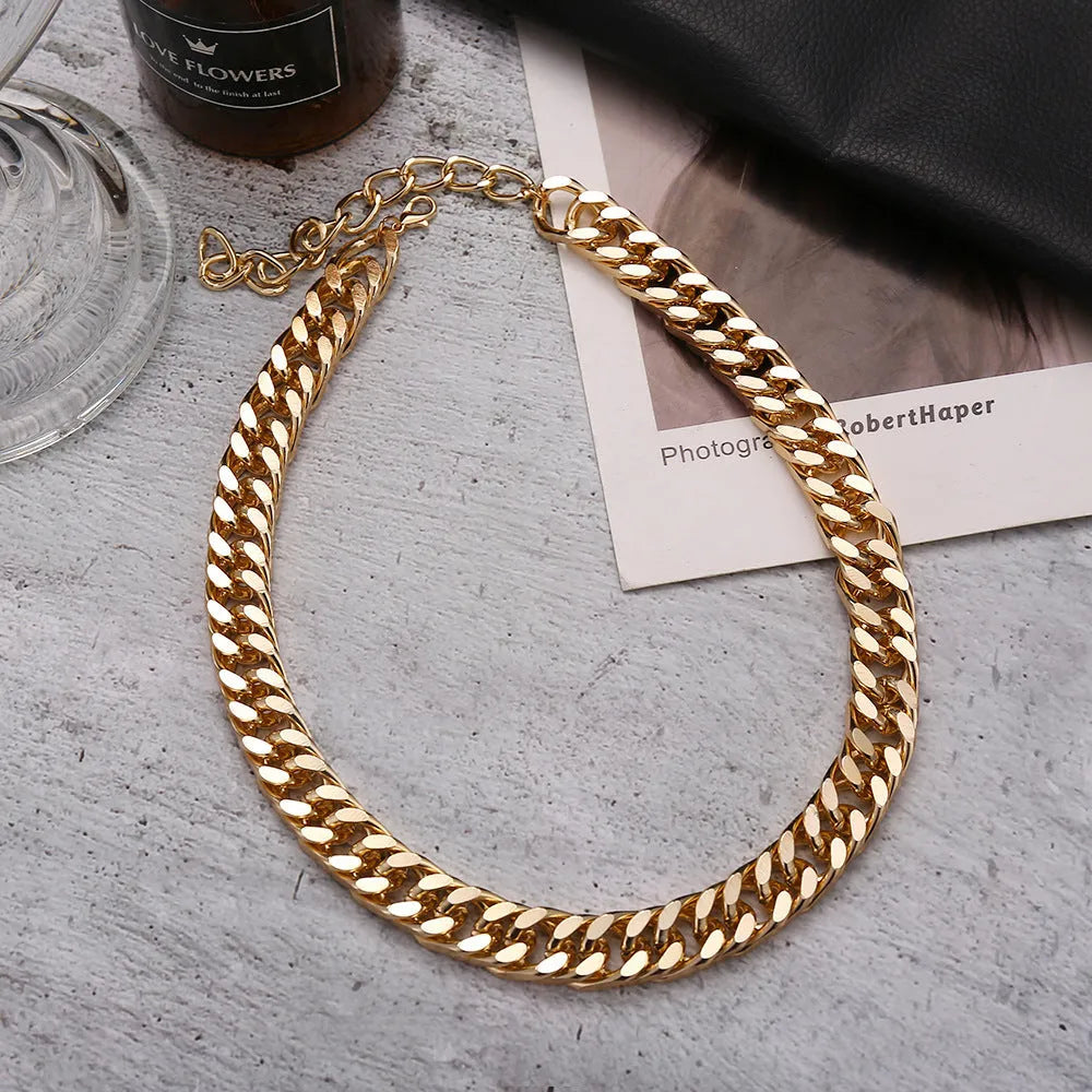 Women's thick chain necklace in solid colour with 32cm length and 6cm pendant