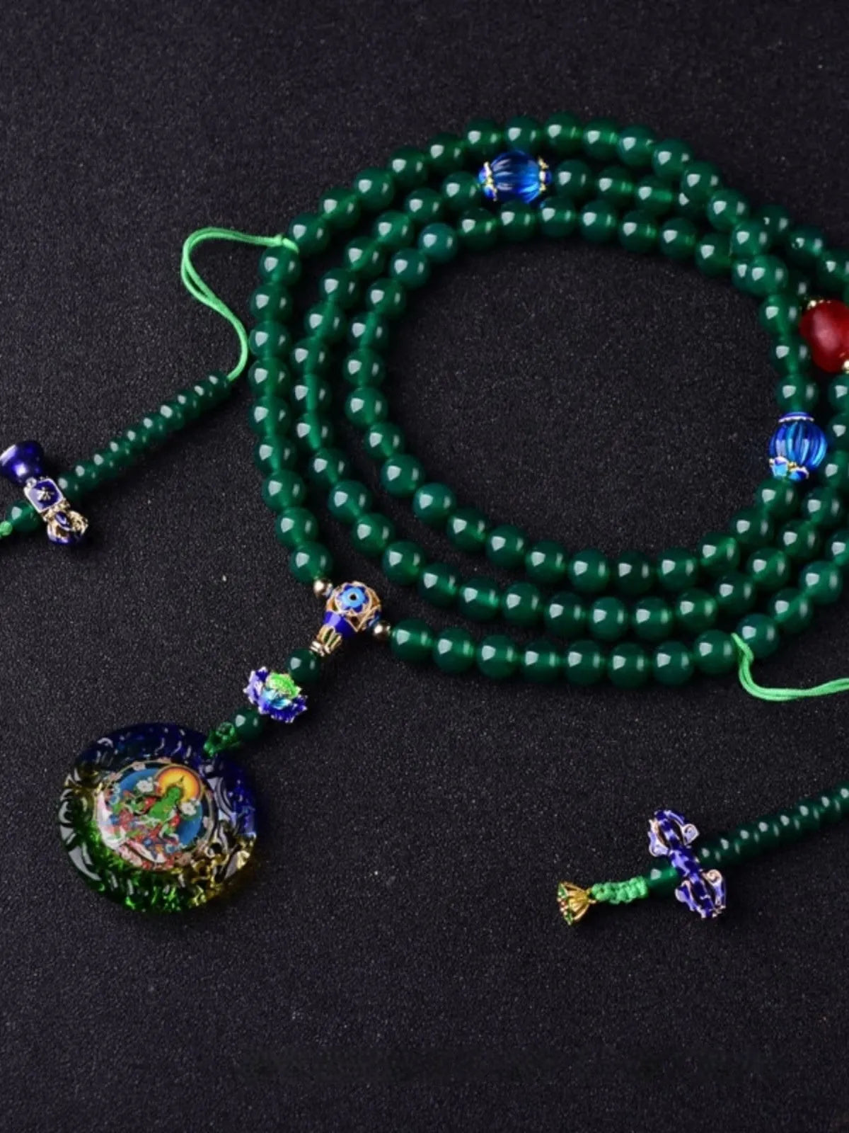 Handmade natural green agate 108 bead bracelet with choice of Thangka pendant or Buddha beads.