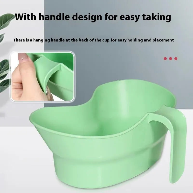 Green plastic gargle cup for bedridden elderly nursing care with modern simplicity design