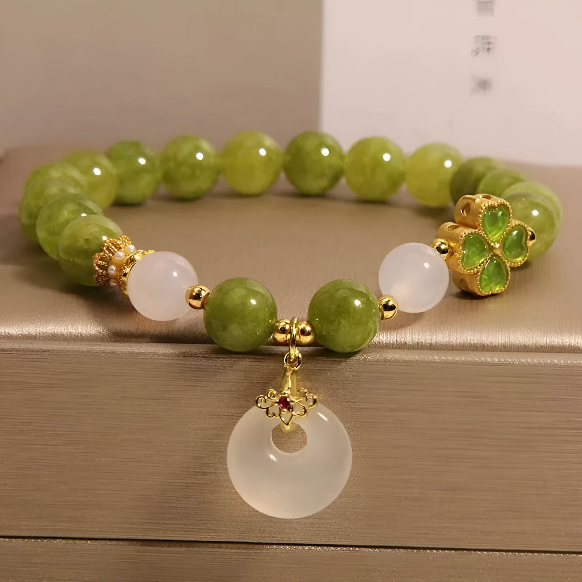 Green tourmaline four-leaf clover women's bracelet with peace buckle closure in new Chinese style