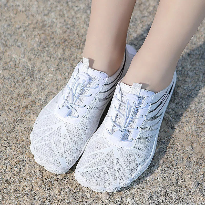 Low-top casual sports running shoes in black colour with a breathable upper and rubber sole.