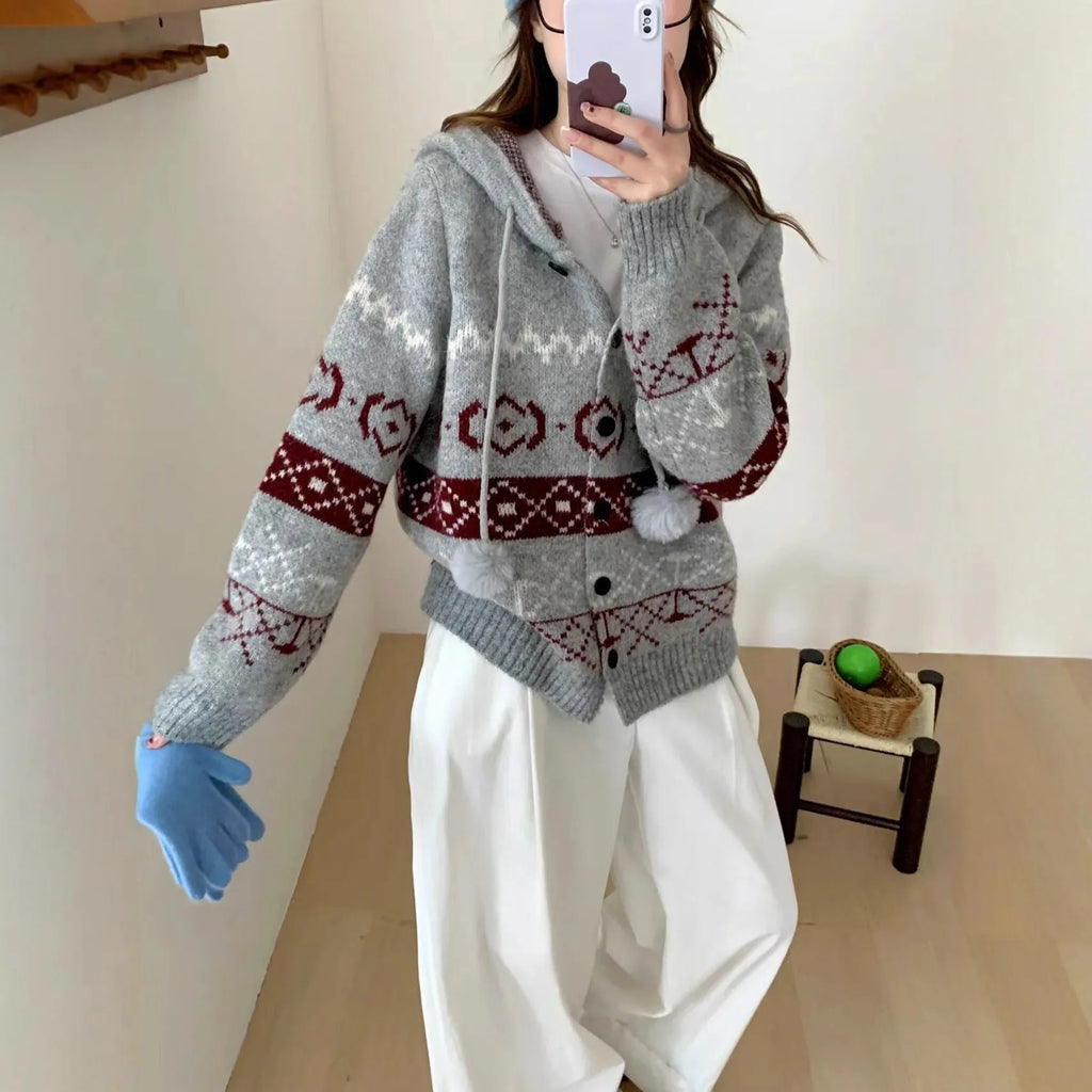 Idle style loose-fit brocade sweater coat for women in geometric pattern, available in milky white or grey