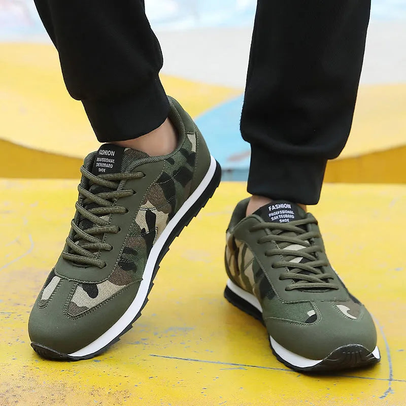 Camouflage patterned suede running shoes with mesh lining and foam soles