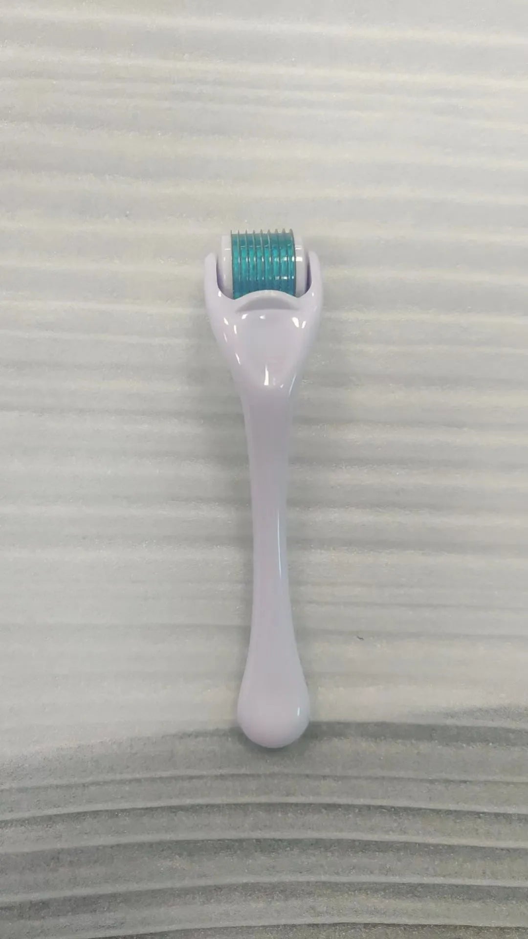 540 micro needle roller derma tool in assorted colours with choice of needle sizes 0.2mm, 0.25mm, 0.3mm.