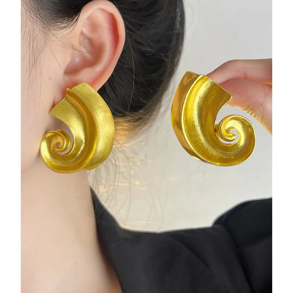 5cm geometric alloy ear studs with electroplated gold and silver finishes for pierced ears