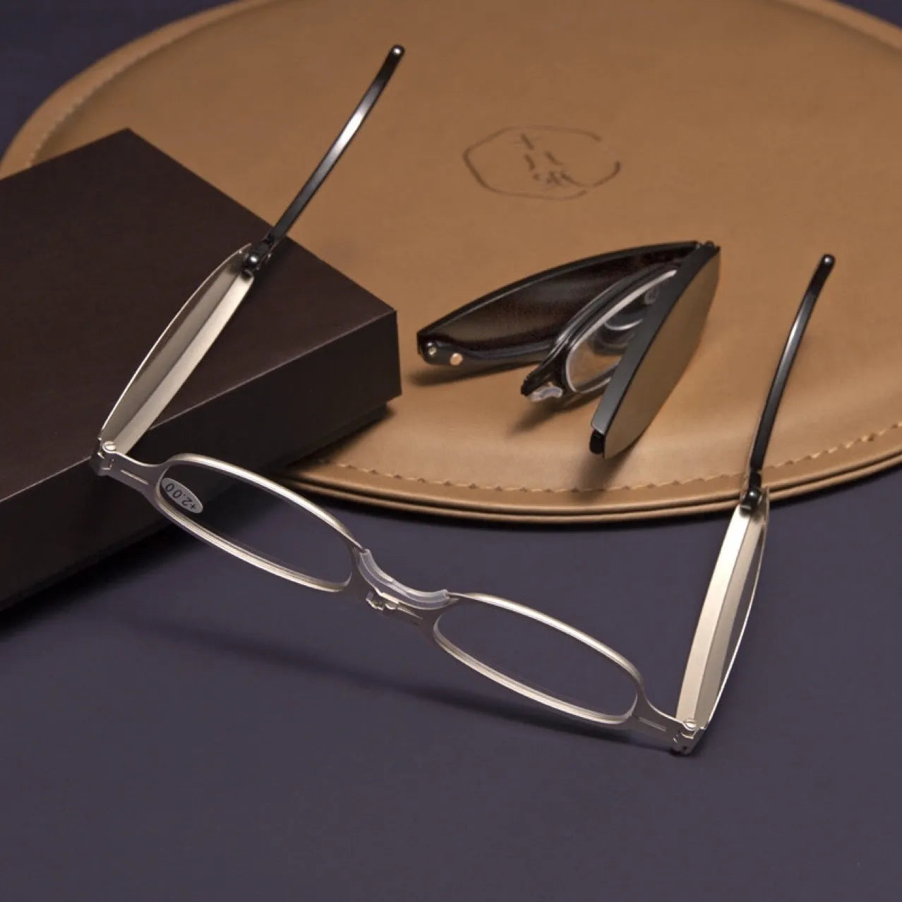 Folding retro-style presbyopic glasses for men in black frame, shown open and folded.