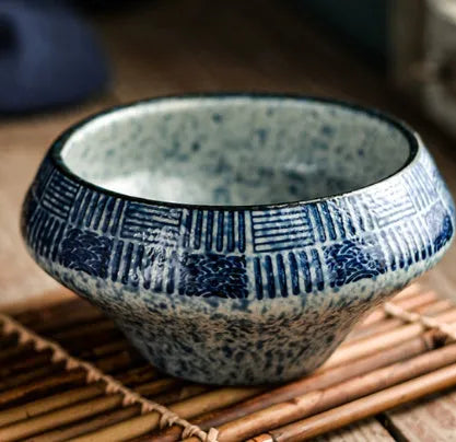 Ceramic Japanese soup bowl with stone conch bowl pattern, porcelain construction, microwave safe